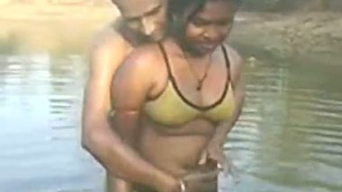 Village Couple Outdoor Bath In Pond porn indian film