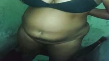 Desi sex videos of Tamil Wife Pissing at Bathroom