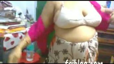 Fat Girls Dress Changing Xxx - Tamil Village Housewife Aunty Saree Blouse Removing Dress Changing ...