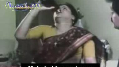 380px x 214px - Kannada Masala Movie Chubby Aunty Drinking porn indian film