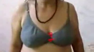 Indian aunty sex video of a matured spinster