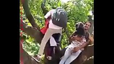 Desi Teens Having A Good Time In The Park porn indian film