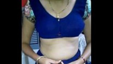 Hot Mature Aunty Removing Her Sari porn indian film
