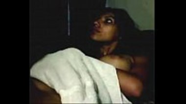 Tamil sex MMS showing a hot finger fucking session