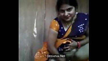 Desi Aunty Masturbating With The Cucumber porn indian film