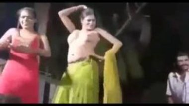 Hijra Big Pussy - Hot Telugu Hijra Showing Pussy And Boobs To Village Men porn ...