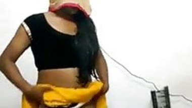 Kannada New Home Cleaner Sex Vidieo Com - Village Sex Videos Of A Hot Married Woman In A Saree porn indian film