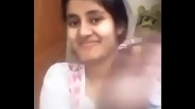 Cute Indian girl shows boobs on Webcam