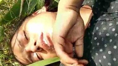 Outdoor Field sex with local desi randi leaked