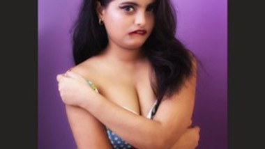 Desi Modal Sexy Photoshoot Behind the Scene