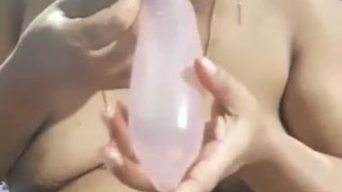 XXX video of the playful Indian aunty trying to blow up a condom